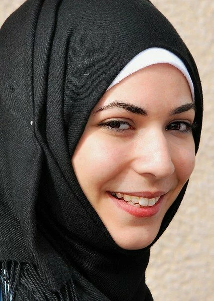 smiling Muslim girl1 427x600 Smiling muslim girl