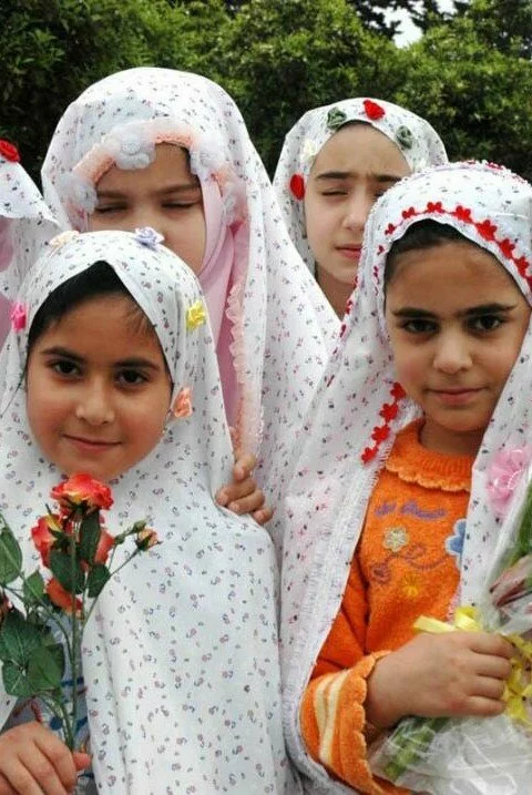 1210851165CjAVd2I 480x717 Most beautiful Real Iranian muslim girls photo collection (80)