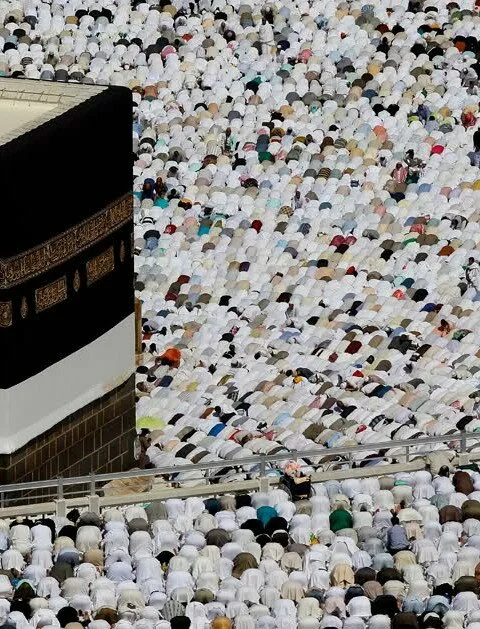 13zpruv 480x629 Tens of thousands of muslim pilgrims pray inside the grand mosque during the annual hajj in mecca saudi arabia