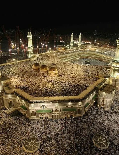 29vnmn9 480x625 Muslim pilgrims circle the kaaba at the center of the grand mosque in mecca during the annual hajj