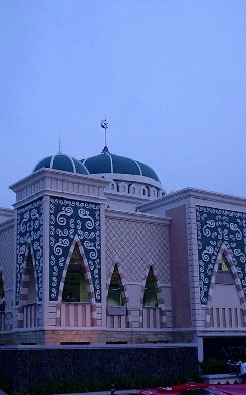 At Taubah Mosque in Jakarta Indonesia 480x768 35 Famous Islamic Places Aroud the World