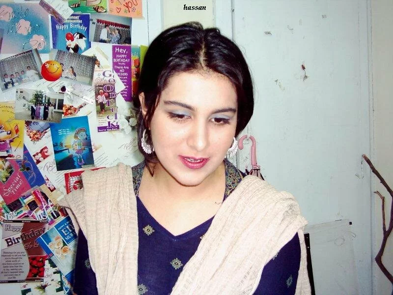 Pakistani girl looking simple but pretty wearing silver earrings Pakistani girl looking simple but pretty wearing silver earrings