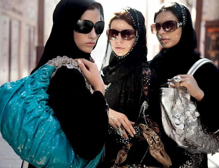 72153 474915594461 106921954461 6617499 3504003 n Beautiful Muslim girls in Abaya(Islamic Cloth) Photo Collection 2011