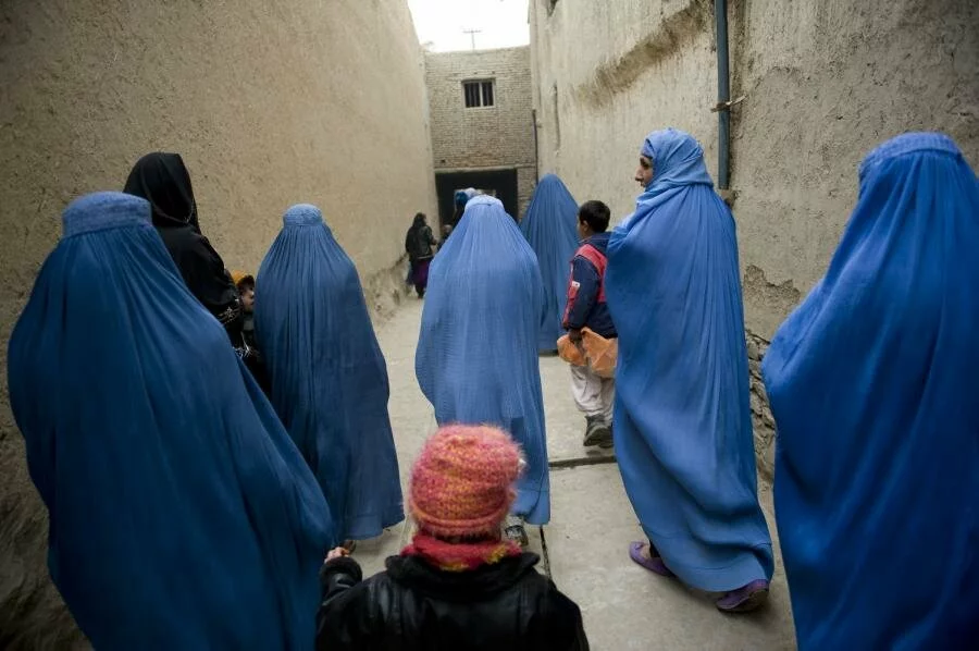 Afghan women walks through the streets of Kabul during Ashura