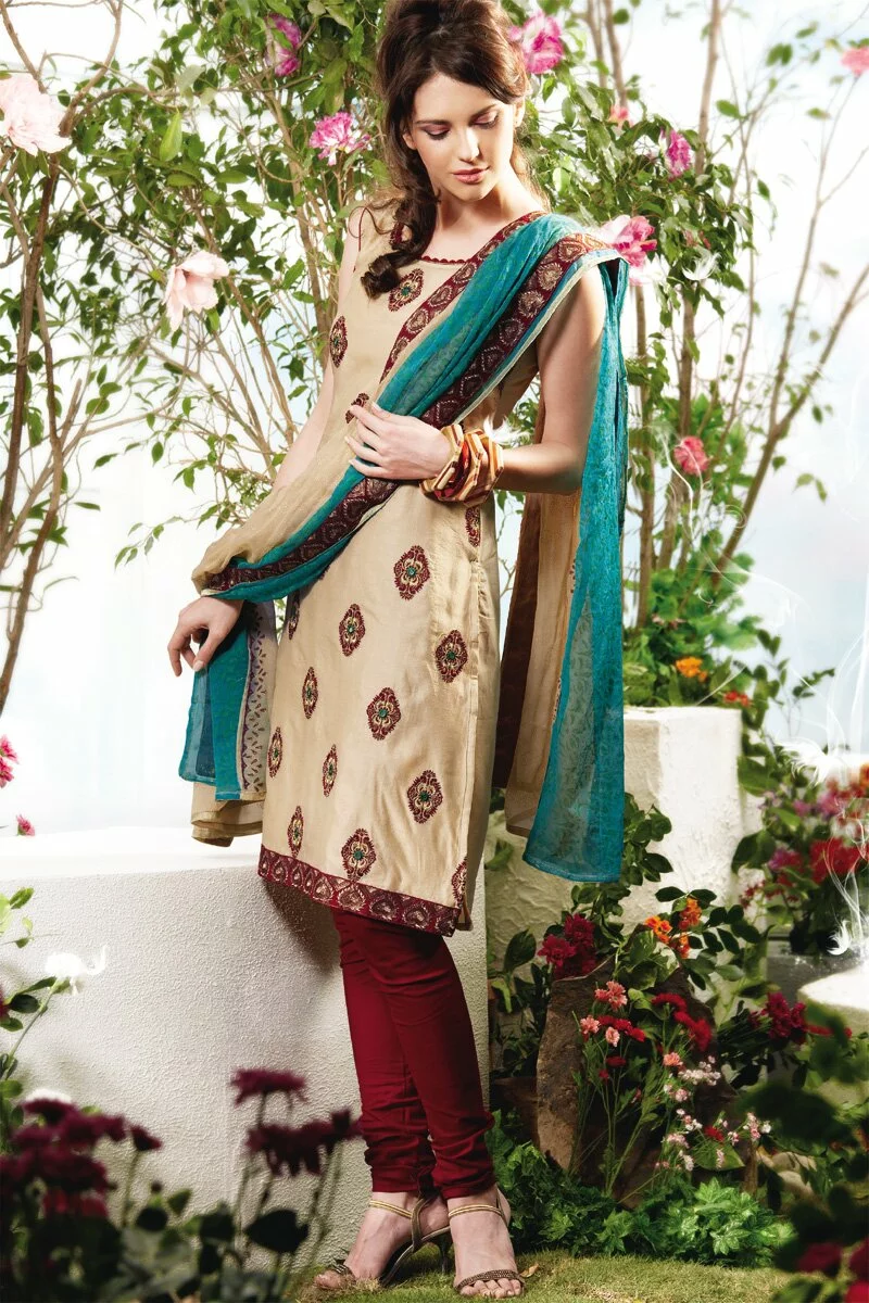 Embroided Punjabi Shalwar Kameez2 Beautiful summer dresses collection 2011 pictures