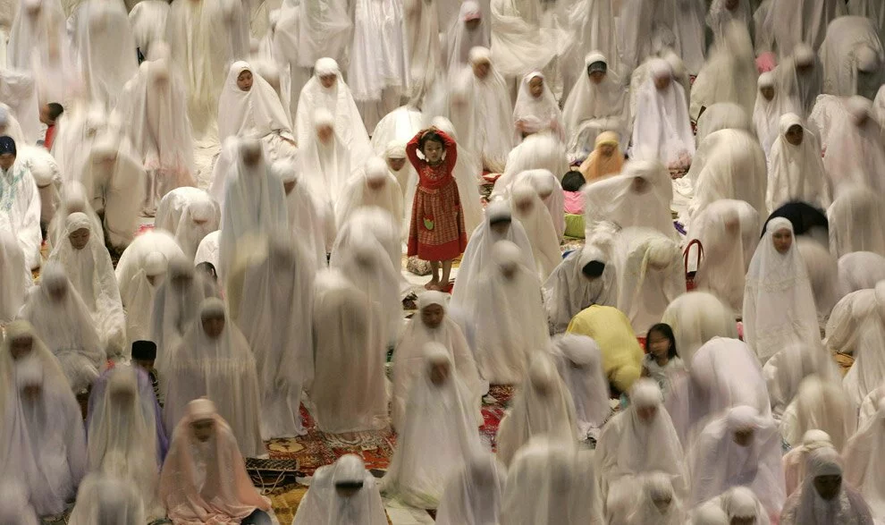 Muslim women pray surabaya Muslim women pray surabaya