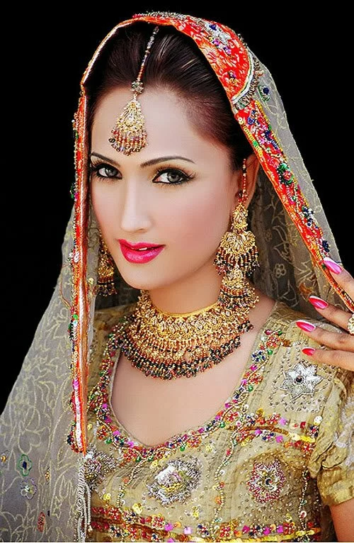 Pakistnai Bridal Dress and Makeup Around The World Muslim Weddings, Dresses And Makeup