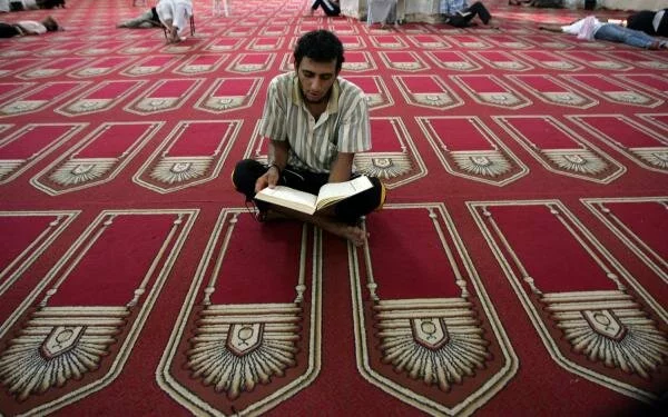 Palestinian-Muslims-Read-the-Koran-in-Month-Ramadan-in-Gaza