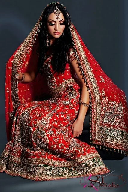 Beautiful Pakistani bridal gharara styel image 13 by muslimblog.co .in Beautiful Indian and Pakistani fashion bridal gharara images