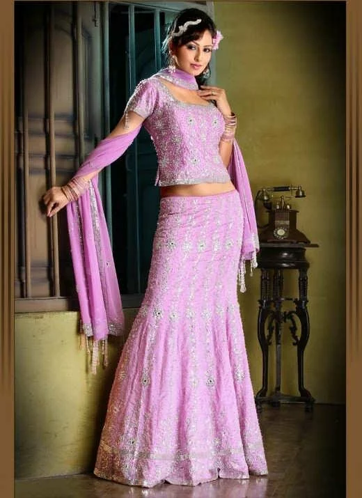 Beautiful Pakistani bridal gharara styel image 14 by muslimblog.co .in Beautiful Indian and Pakistani fashion bridal gharara images