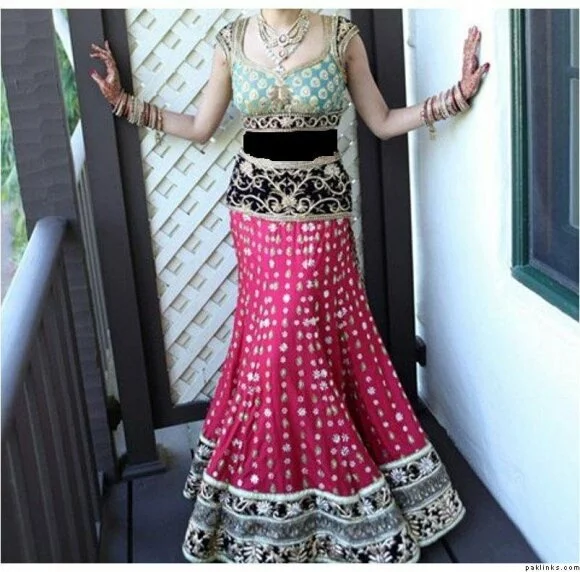 Beautiful Pakistani bridal gharara styel image 17 by muslimblog.co .in Beautiful Indian and Pakistani fashion bridal gharara images