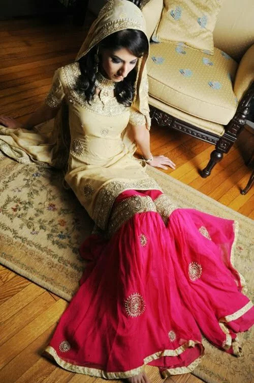 Beautiful Pakistani bridal gharara styel image 3 by muslimblog.co .in Beautiful Indian and Pakistani fashion bridal gharara images