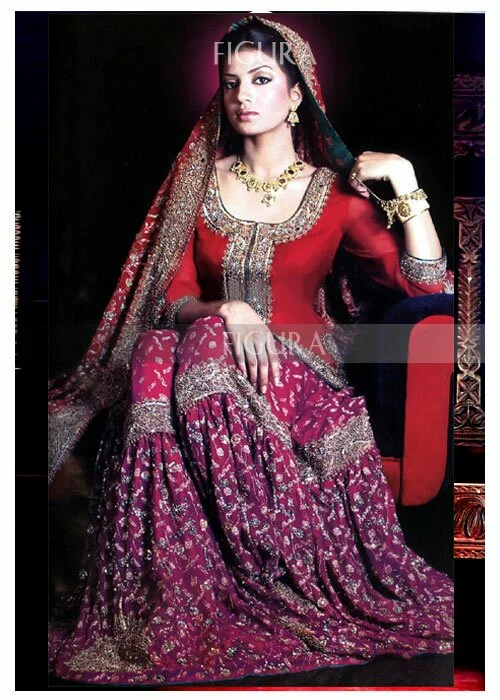 Beautiful Pakistani bridal gharara styel image 6 by muslimblog.co .in Beautiful Indian and Pakistani fashion bridal gharara images