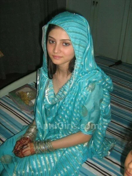 Hot Pakistani deting girls photo gallery3 450x600 Hot Pakistani dating girls photo gallery 2011