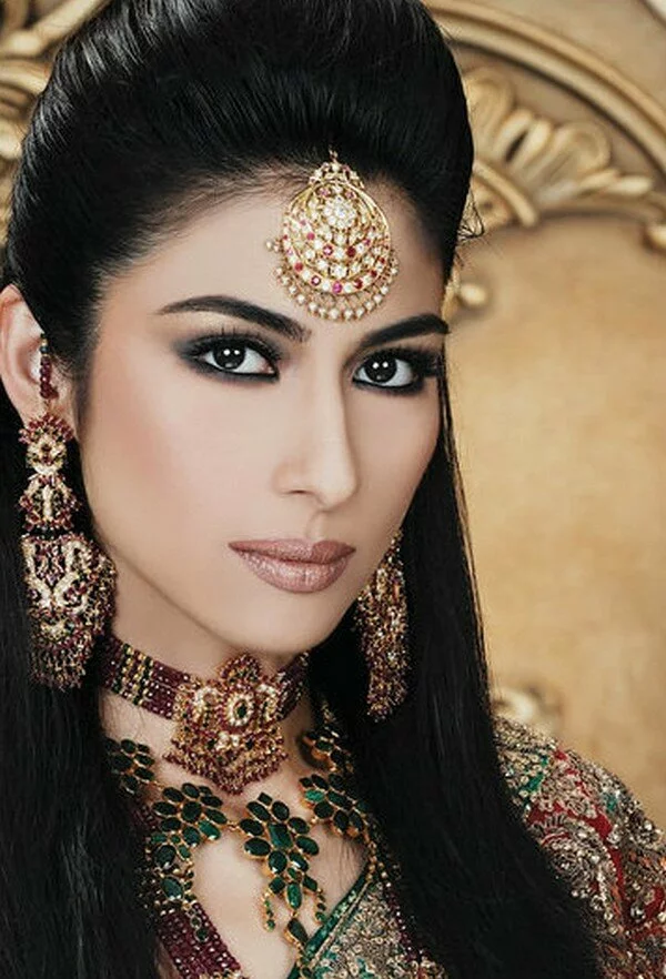 Indian Bridal Makeup Tips with jewely 13 2011 Indian bridal wear and makeup tips 2011