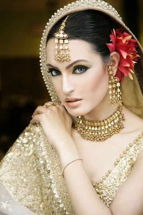Indian Bridal makeup new look fashion styel Pakistani marriage and new bridal dress with makeup styel 2011