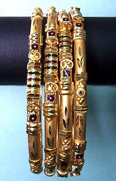 Indian wedding gold bangles Beautiful wedding bangles, bridal wear photo gallery