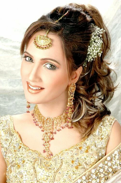 Latest Indian Bridal makeup with Jewelry 15 2011 Indian bridal wear and makeup tips 2011