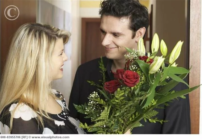 Man Giving Flowers to Woman Beautiful and cute flowers girl new photo galley
