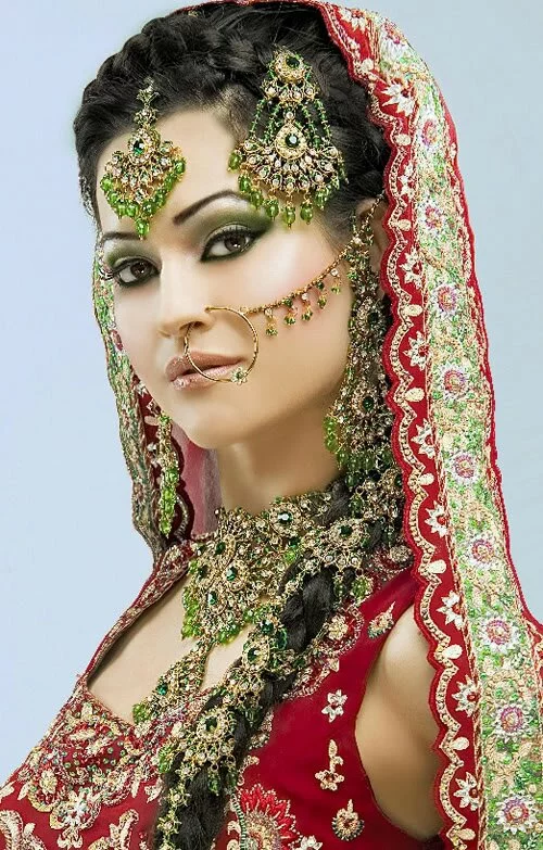 Pakistani bridal makeup fashion styel Pakistani marriage and new bridal dress with makeup styel 2011