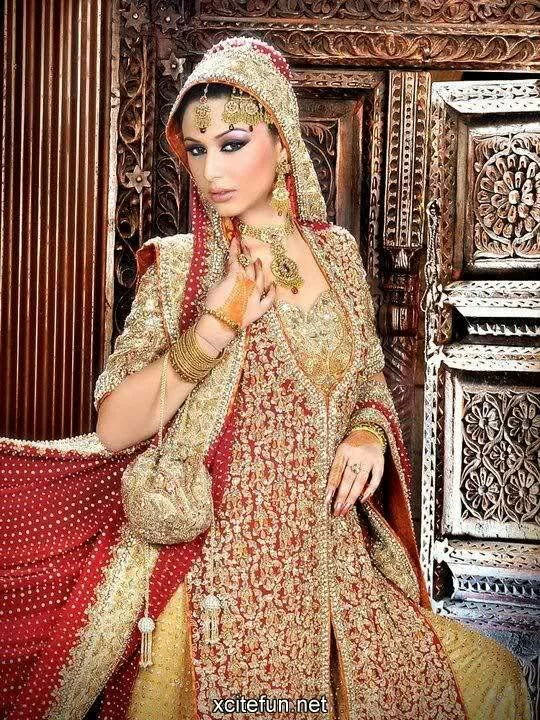 Pakistani model Ayyan with bridal dress 9 2011 Pakistani marriage and new bridal dress with makeup styel 2011