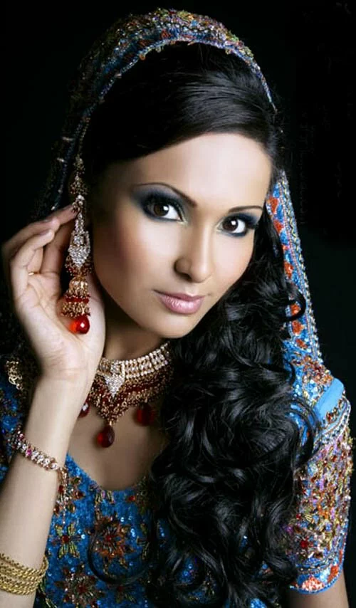 Pakistnai Bridal Dress and Makeup styel 2011 by nasiba Pakistani marriage and new bridal dress with makeup styel 2011