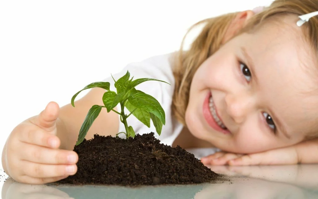 cute baby girl plant wide 1024x640 Cute baby girl with flower wallpapers