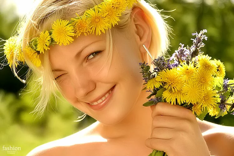 woman flowers with smling photo Beautiful and cute flowers girl new photo galley