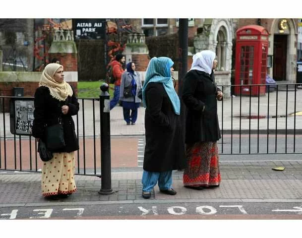 Muslim women walk in east London World Muslim Womens Dress And Hijab Styel
