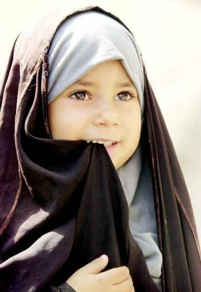 little muslim girl wearing a headscarf 5 World Muslim Womens Dress And Hijab Styel