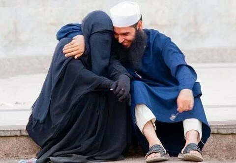 Muslim couple 480x333 Rights of the Wife over Husband in Islam
