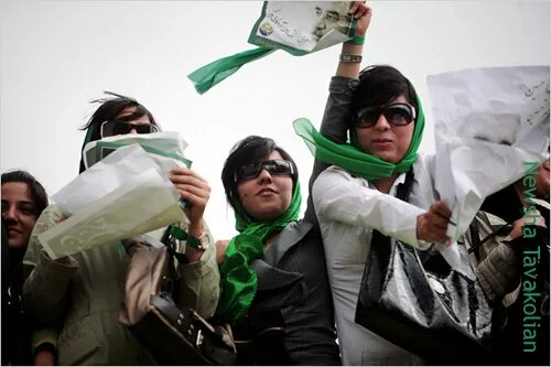 iranian-women-elections-newsha-tavakolian-michele-roohani