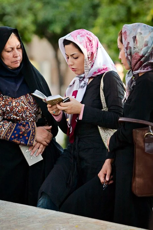 Iranian women reading Hafez's poetry