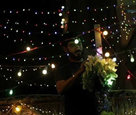 A Bahraini man arranges 480x404 The world prepares for Ramadan 2012