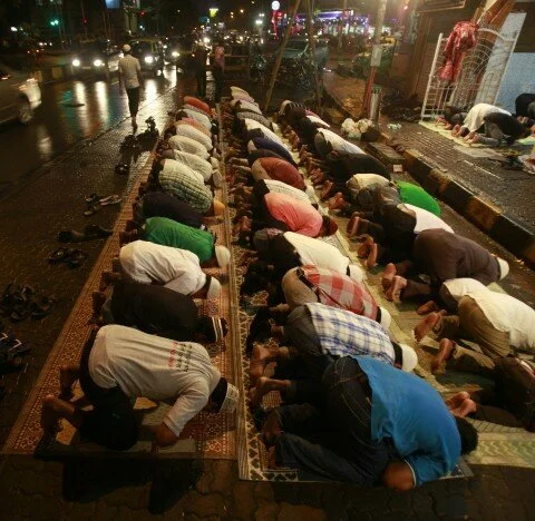 ramadan praying 480x468 What is the Concept of Ramadhan in Religions Other Than Islam