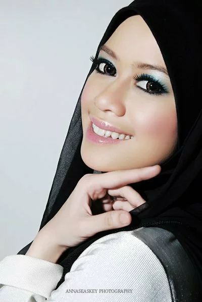  Beautiful and Hijab style looking for identity Heliza Helmis Photos