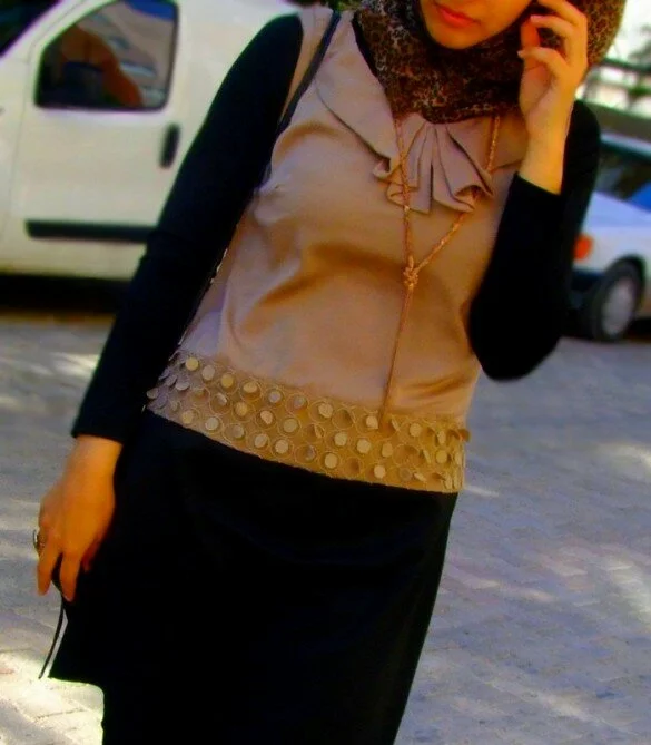 muslimah dark navy blue dress Muslimah in Dark Brown Patterned Hijab