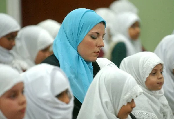 Problem of women in Islamic society 600x411 Problem of women in Islamic society