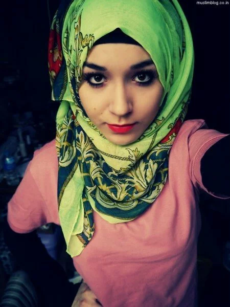 hijab women 5 450x600 Latest and Modern Hijab Style for Girls Pictures