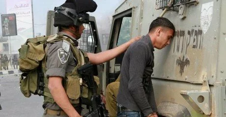palestine israeli soldier kidnaps a child1 460x2391 Palestine: Ten Palestinians kidnapped in different parts of West Bank.